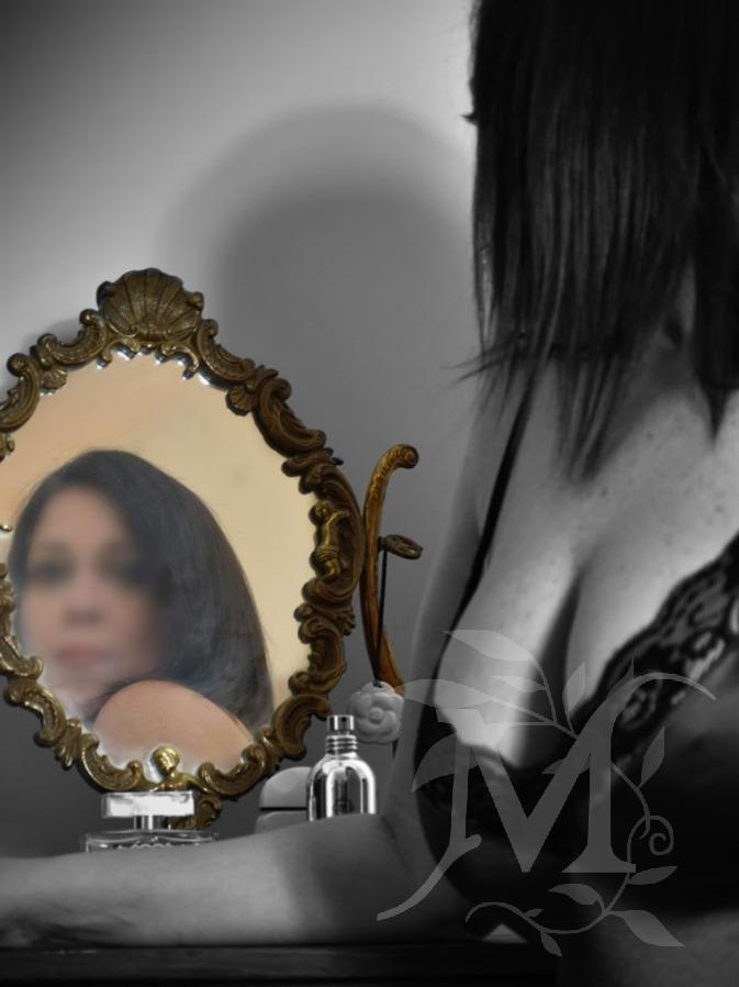 EVA, ITALIANA FISICO CURVY   2