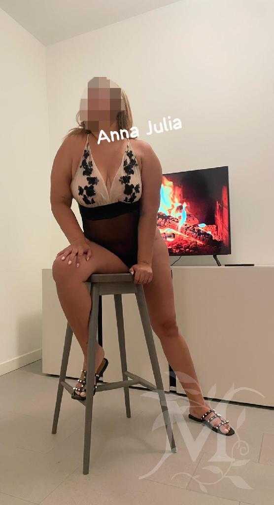 Anna Julia, gioco relax dolcezza  2