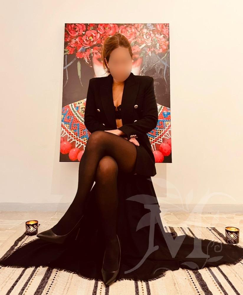 SPLENDIDA MILF DAGLI OCCHI VERDE SMERALDO .. 8
