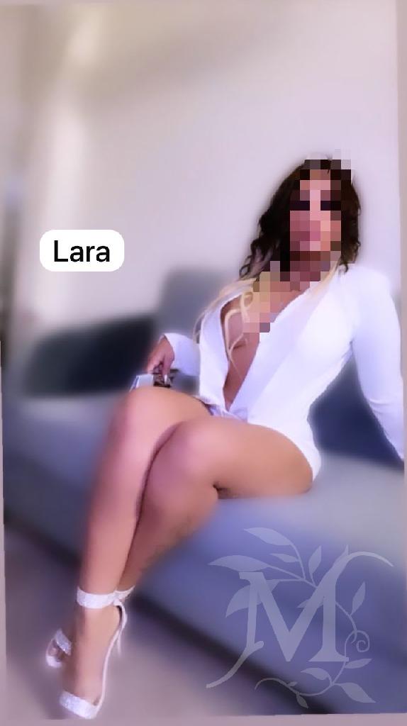 LARA ITALIANA  18 anni  4