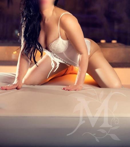 Mia hot 9