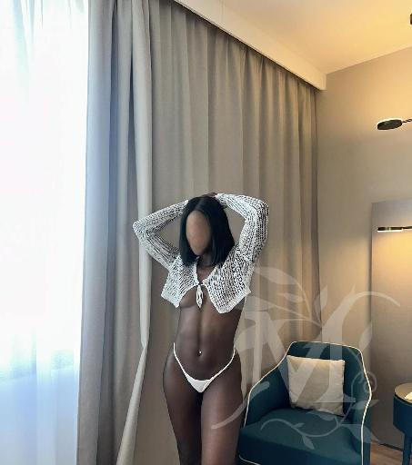 Rihanna 4