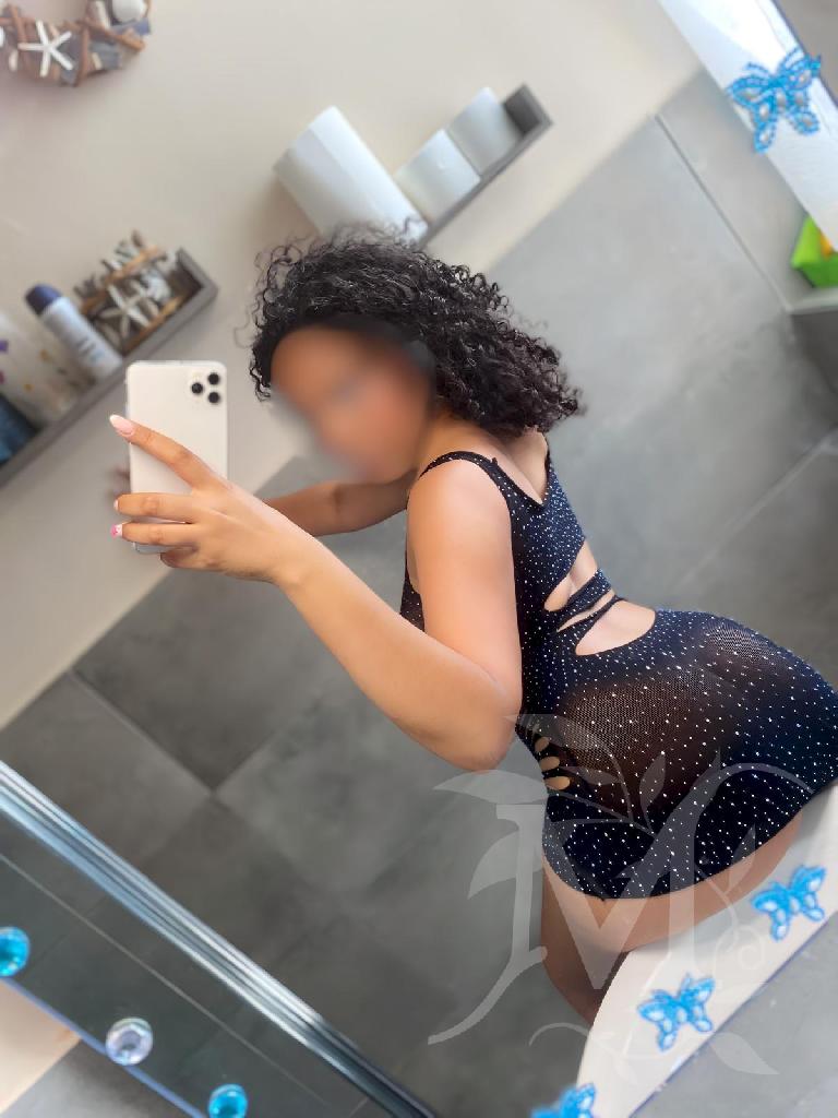 Calda Valentina ?20enne ,4ta di seno naturale 4
