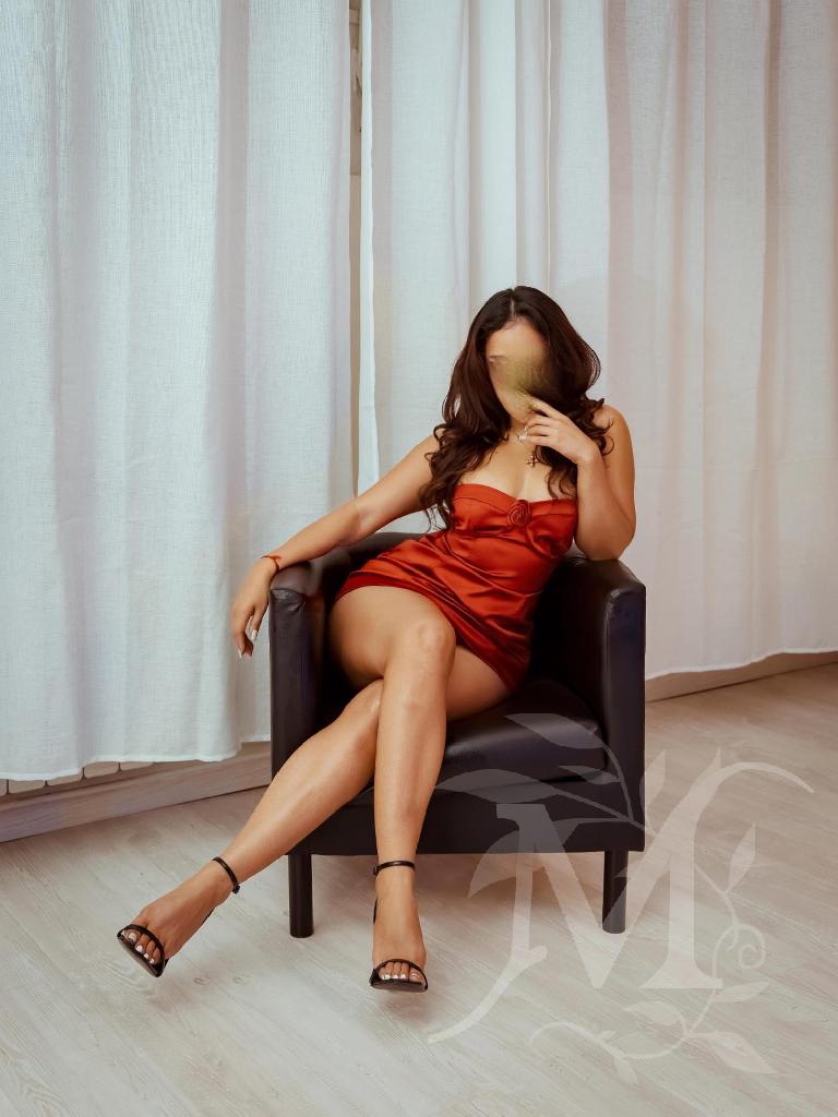 Allison giovane italovenezuelana novità a bande nere 1